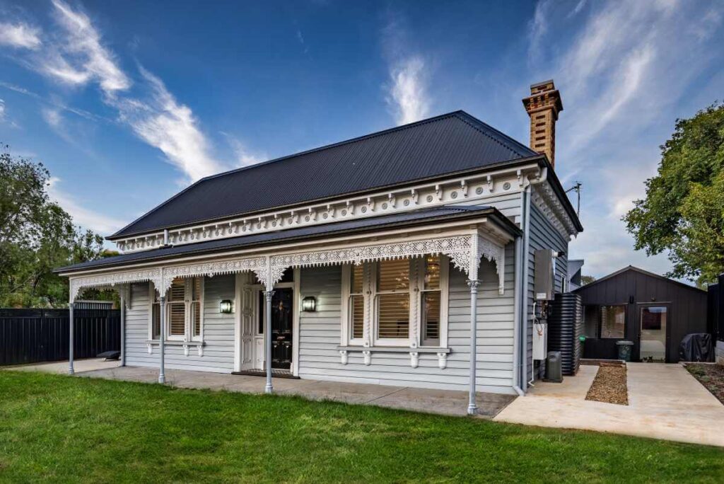 How to Sell and Buy a House at the Same Time